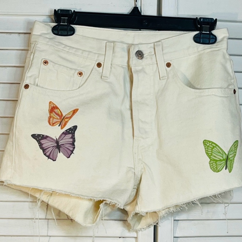 LEVI’S 501 Denim Cream Shorts with beautiful Butterfly Design button closure